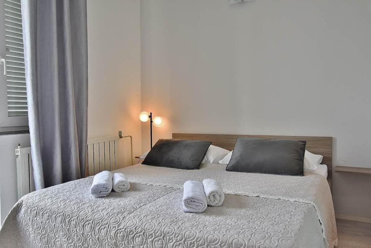 Apartments Ruzica Banjol エクステリア 写真